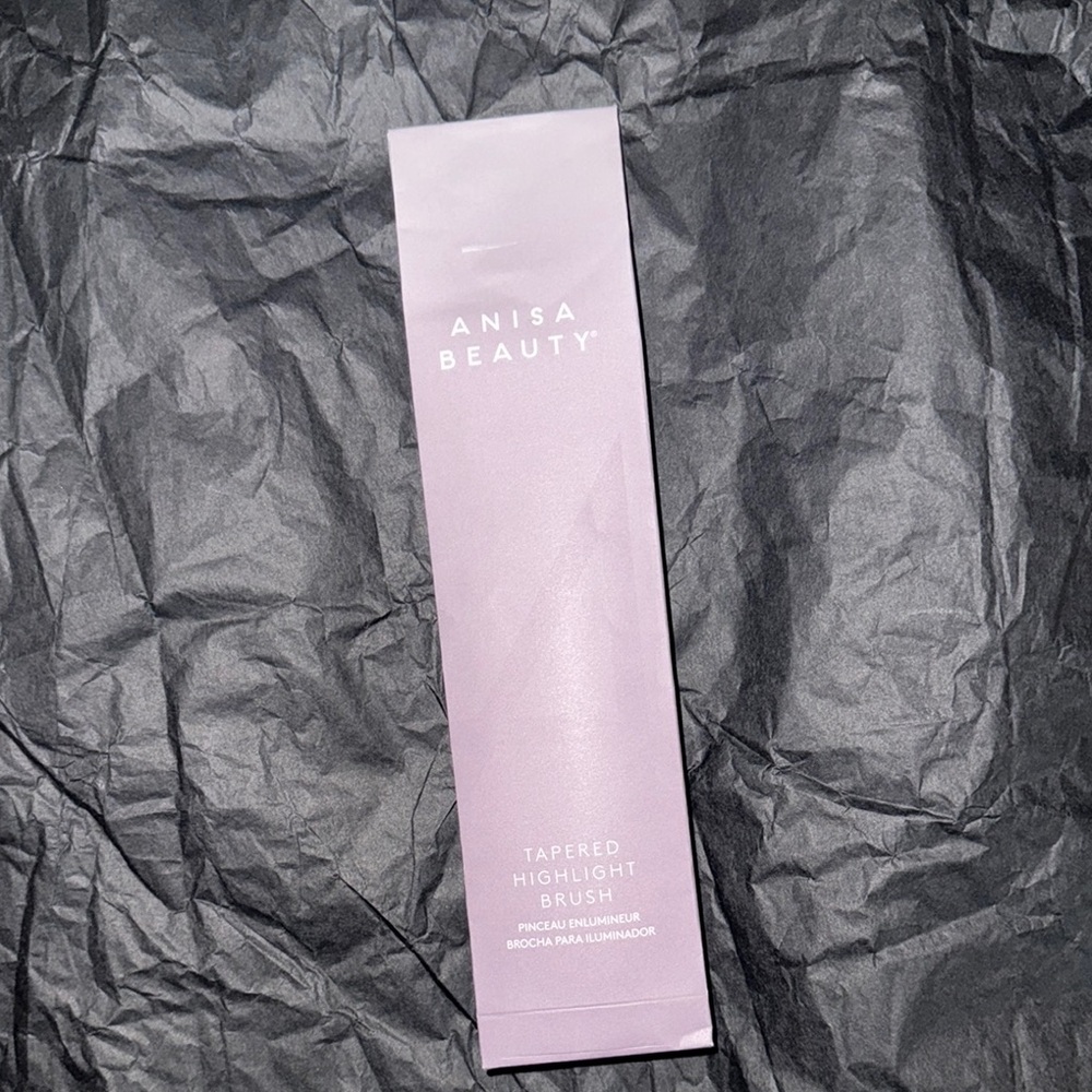 Anisa Beauty Tapered Highlight Brush